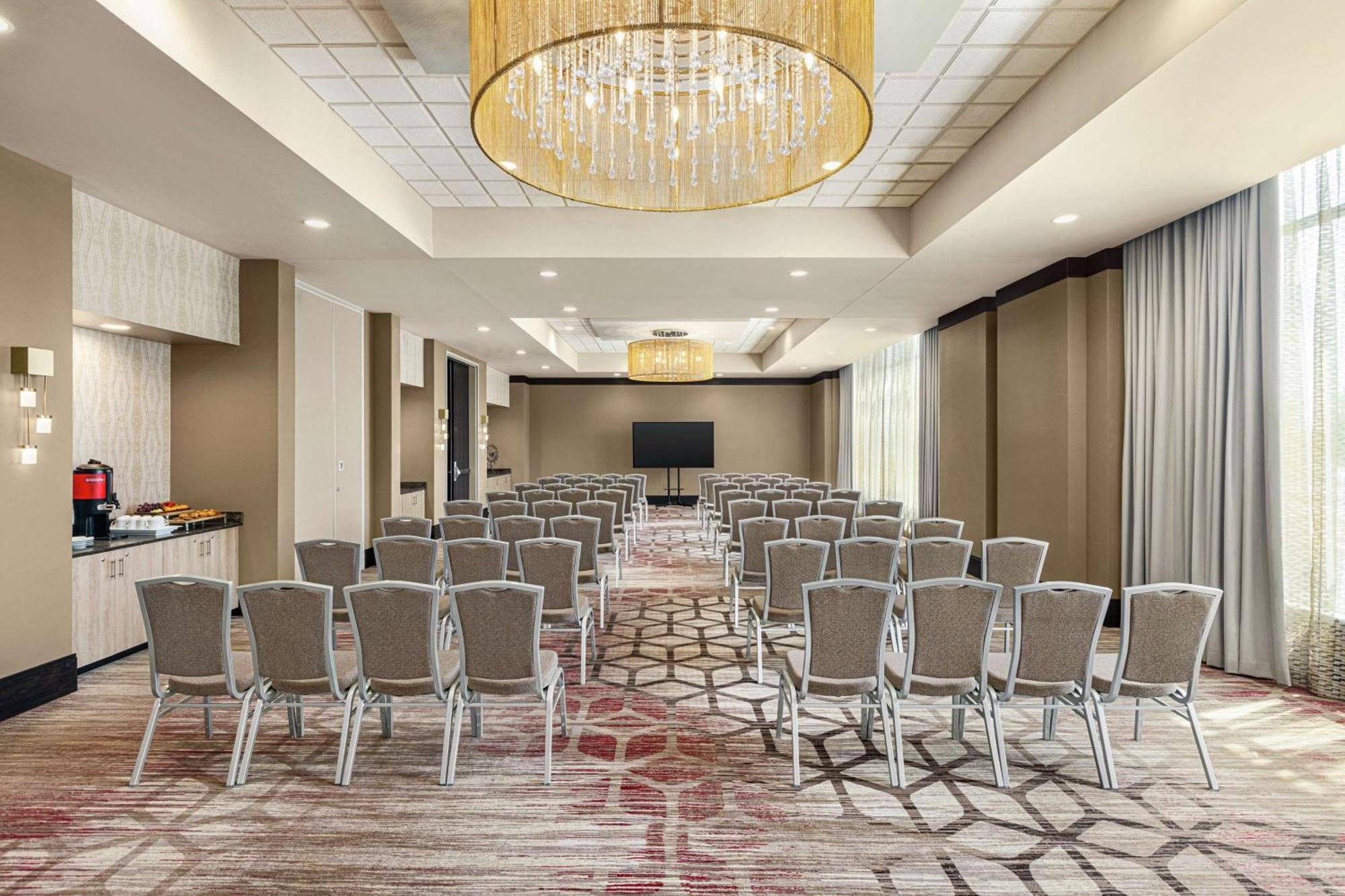 Hotel Embassy By Hilton 4*