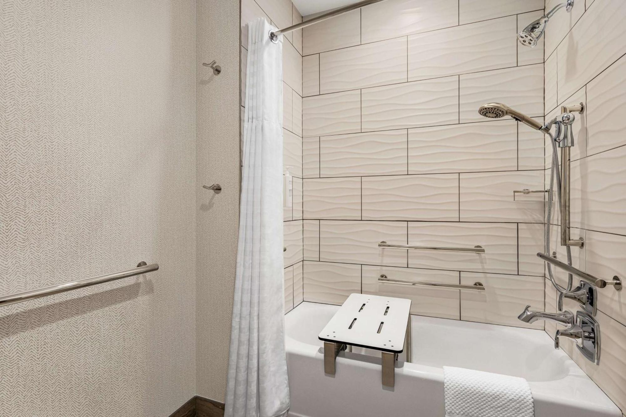 Embassy By Hilton Hotel 4*